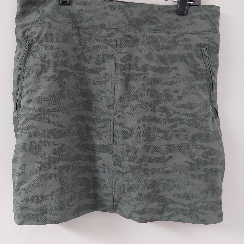 Orvis Green Camo Skirt‎ Skort Women's Medium Zipped Pockets